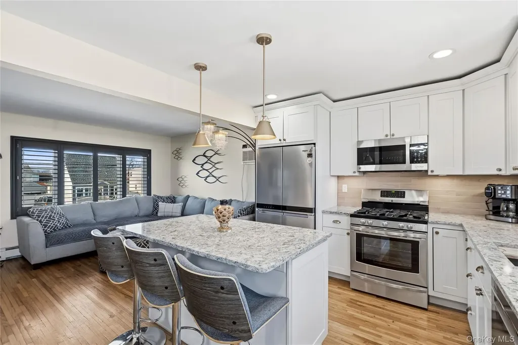 185 East Drive Copiague NY 11726
