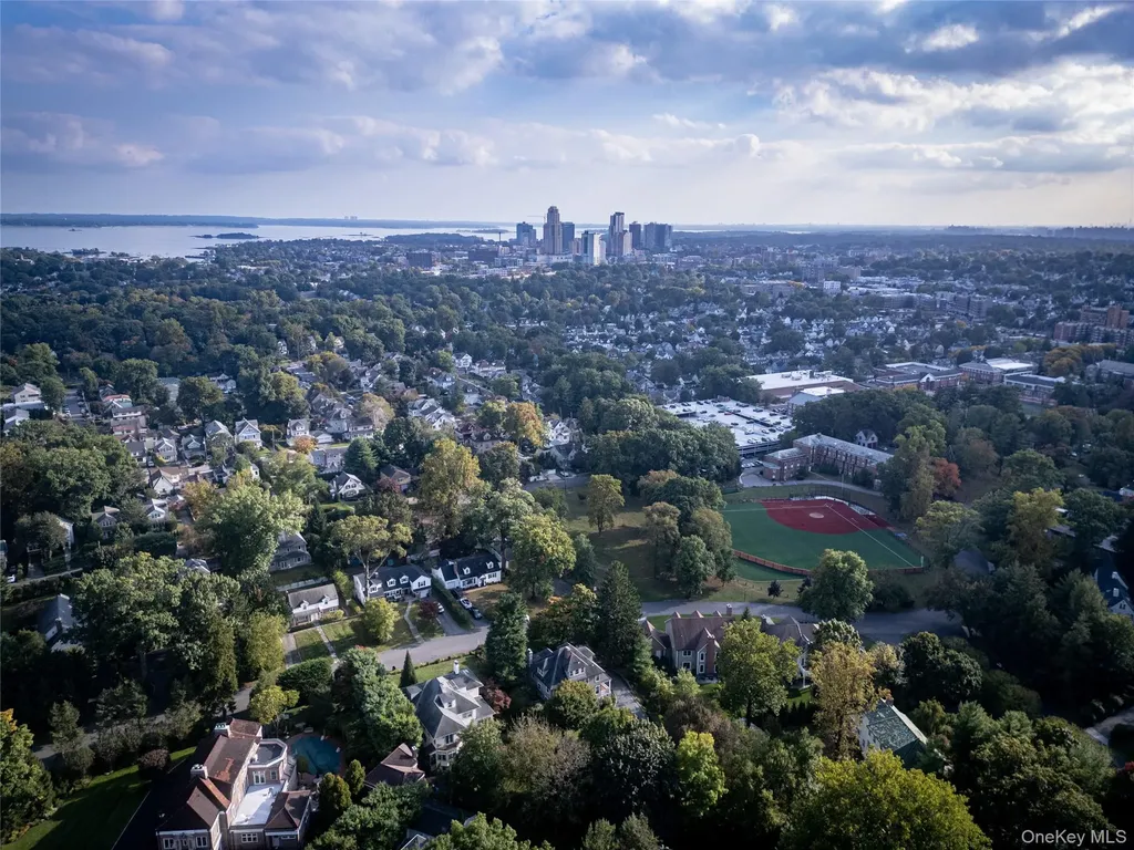 26 Overlook Circle New Rochelle NY 10804