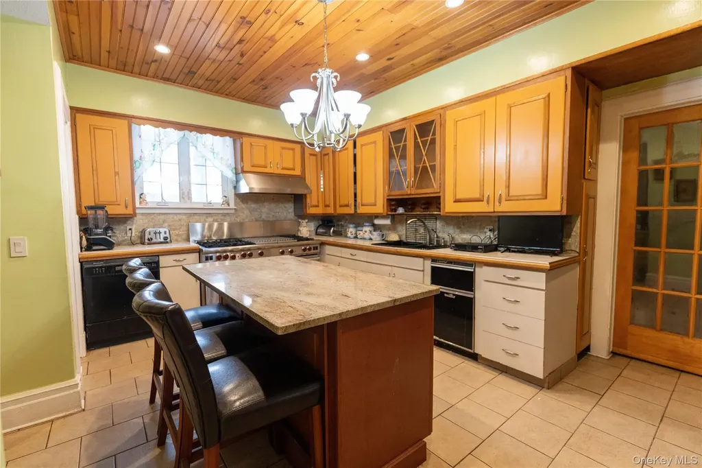 26 Overlook Circle New Rochelle NY 10804