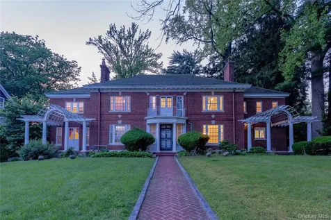 26 Overlook Circle New Rochelle NY 10804