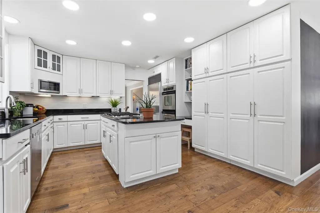 11 Iroquois Trail Harrison NY 10528