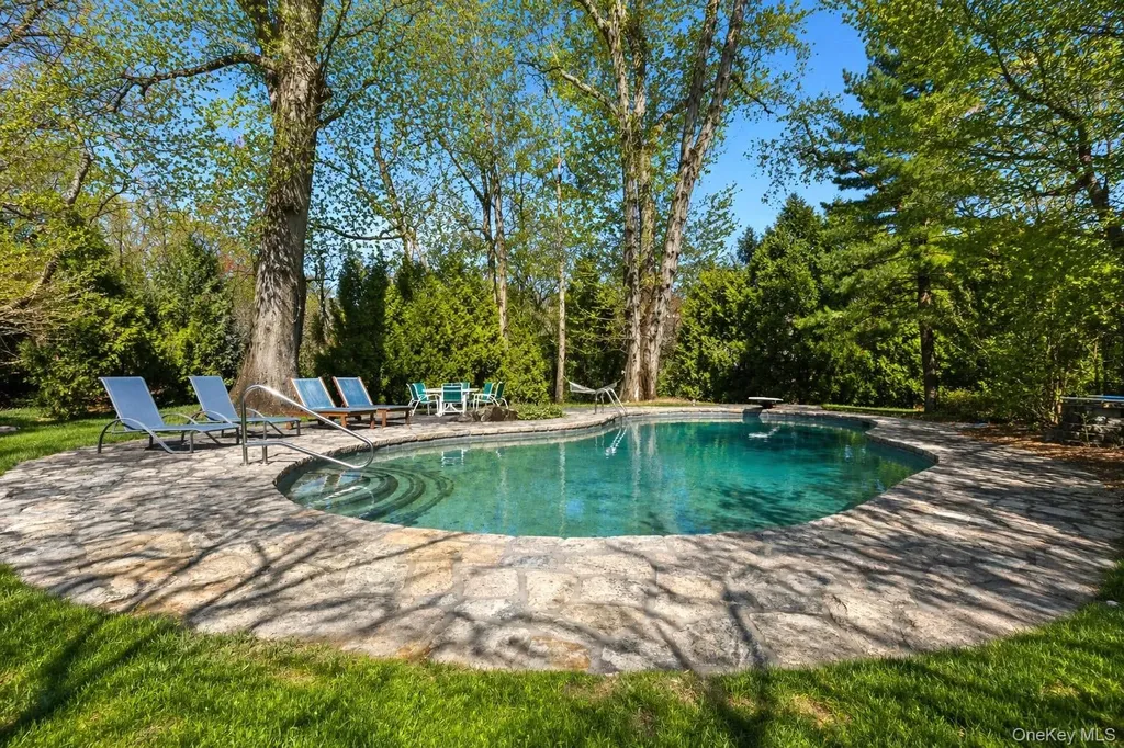 11 Iroquois Trail Harrison NY 10528
