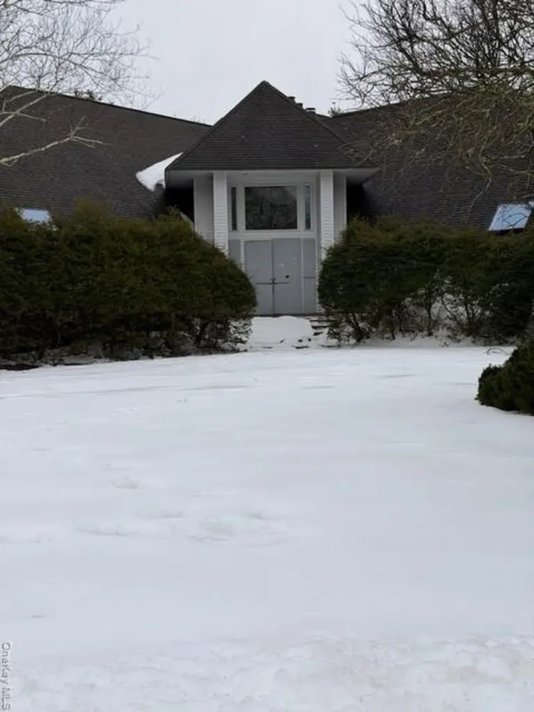 19 Abets Creek Path East Patchogue NY 11772