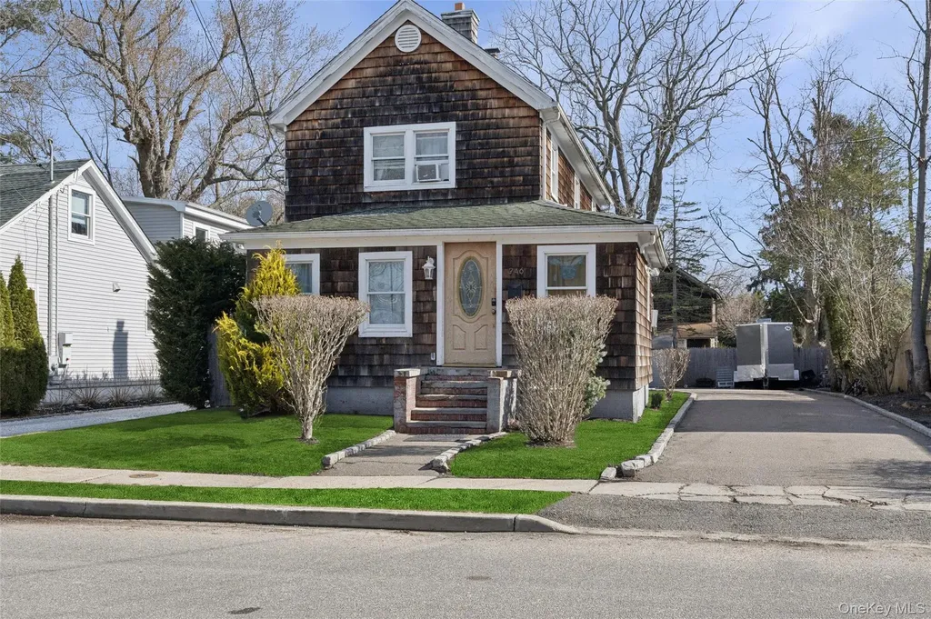 346 Maple Avenue Riverhead NY 11901
