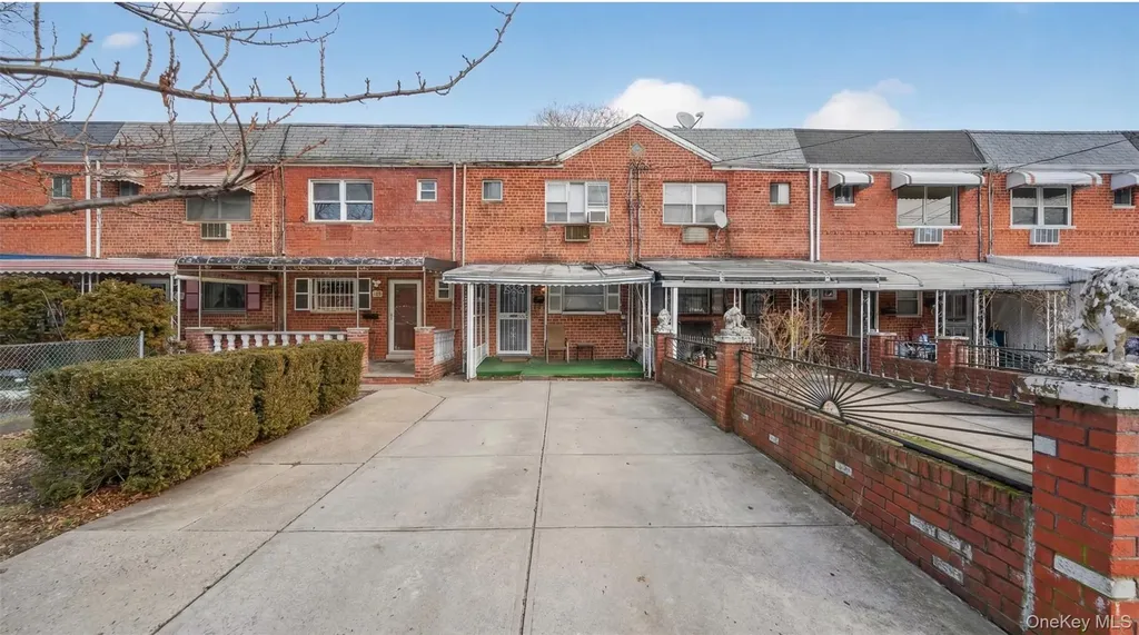 1043 Hendrix Street Brooklyn NY 11207