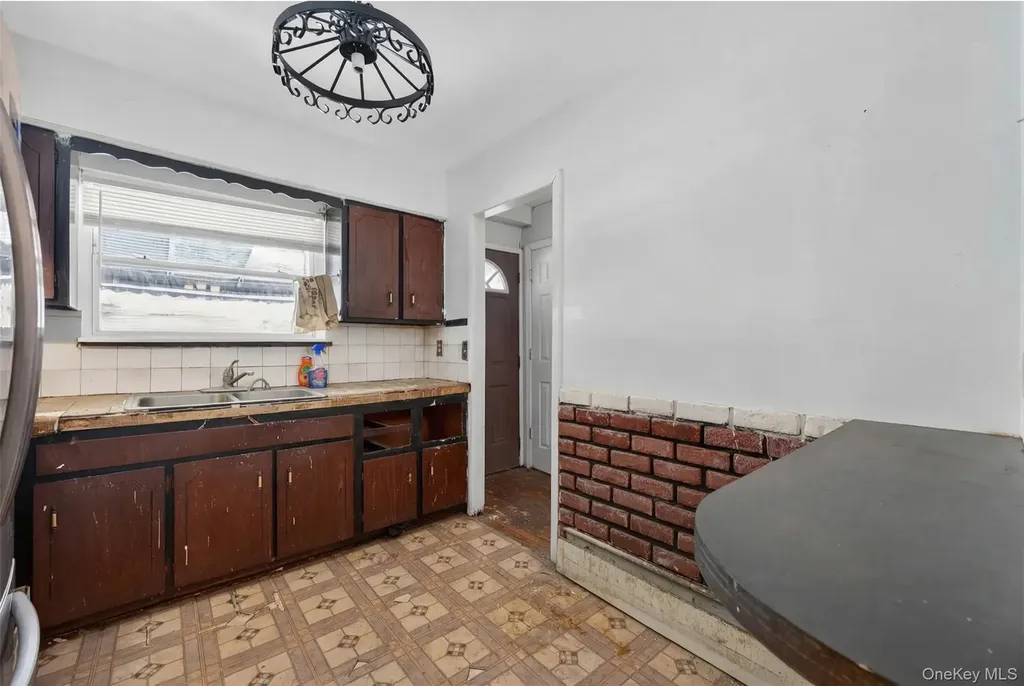 1043 Hendrix Street Brooklyn NY 11207
