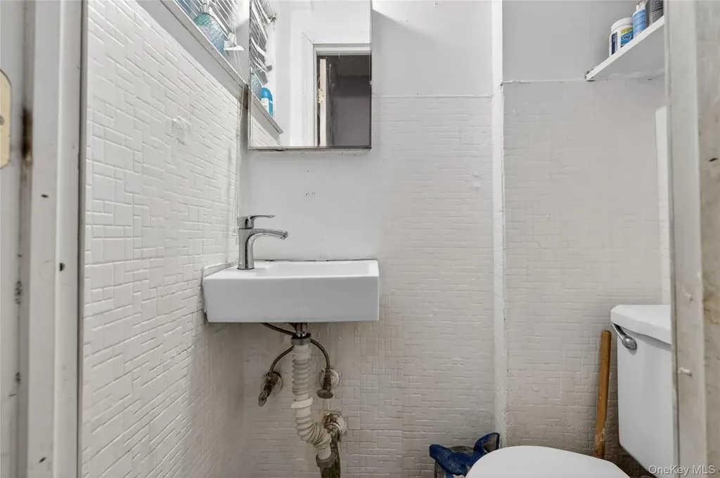1043 Hendrix Street Brooklyn NY 11207