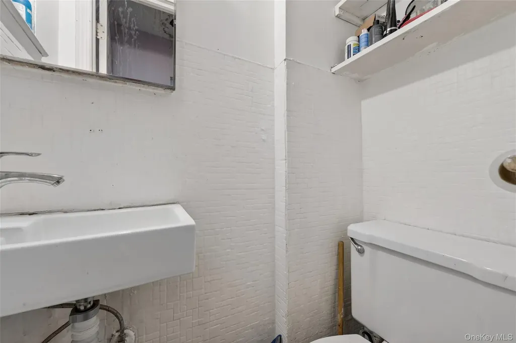 1043 Hendrix Street Brooklyn NY 11207