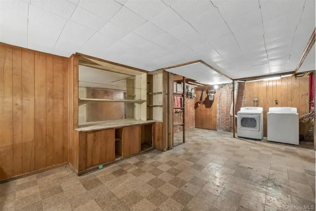 1043 Hendrix Street Brooklyn NY 11207