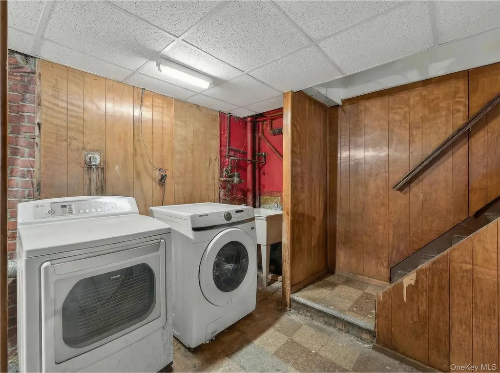 1043 Hendrix Street Brooklyn NY 11207