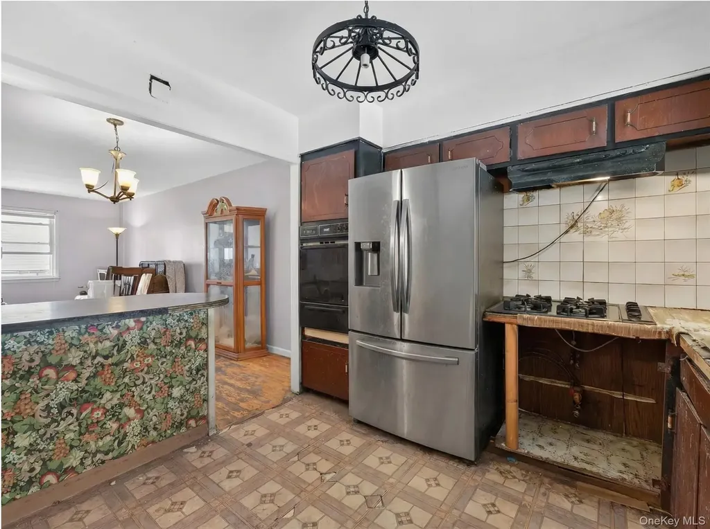 1043 Hendrix Street Brooklyn NY 11207