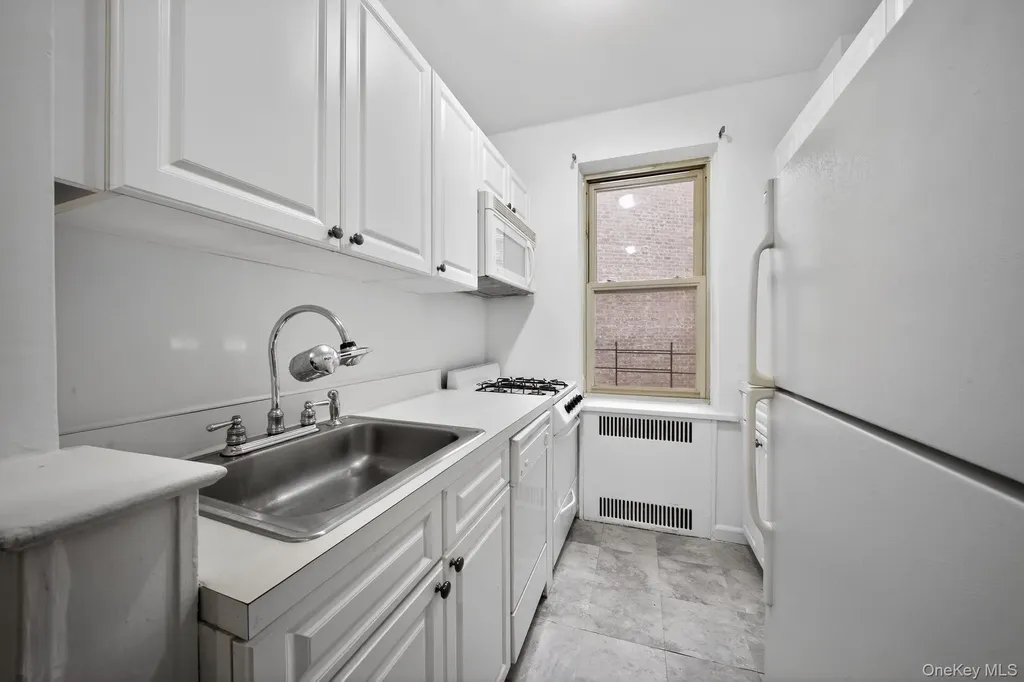2190 Boston Road Bronx NY 10462