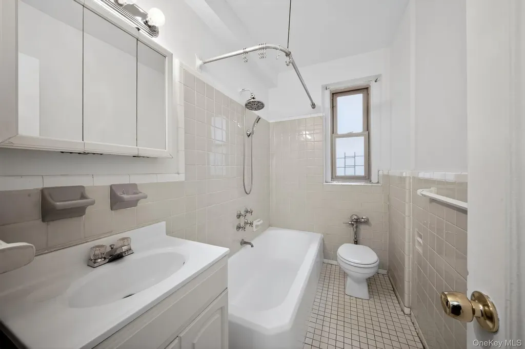 2190 Boston Road Bronx NY 10462