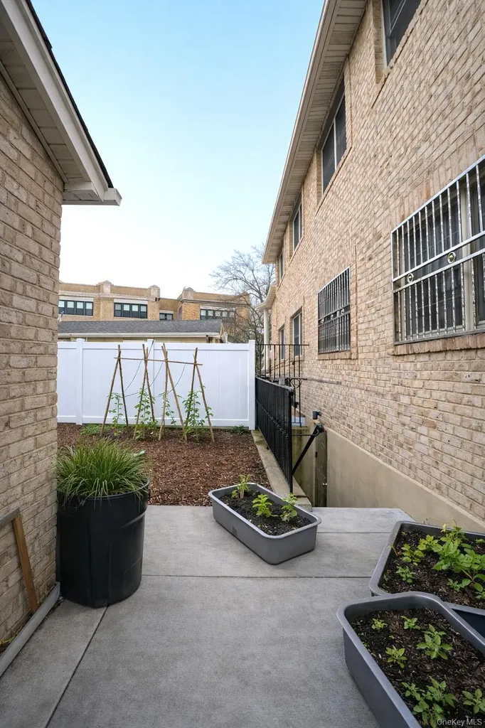 15121 17th Avenue Whitestone NY 11357
