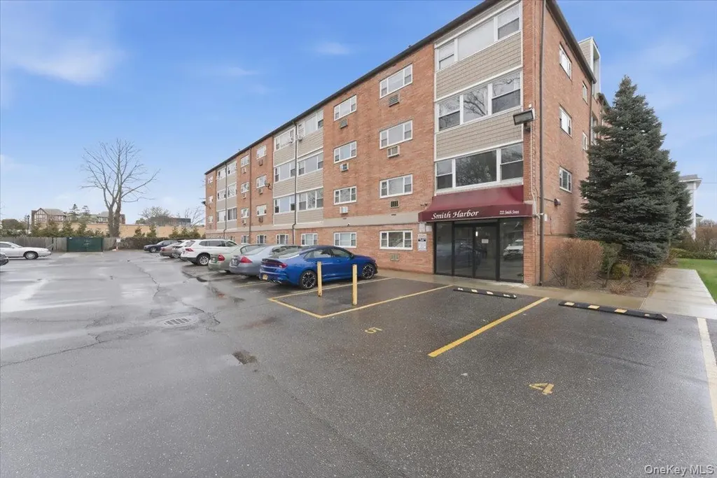 222 Smith Street Freeport NY 11520