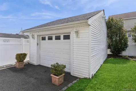 2576 Legion Street Bellmore NY 11710