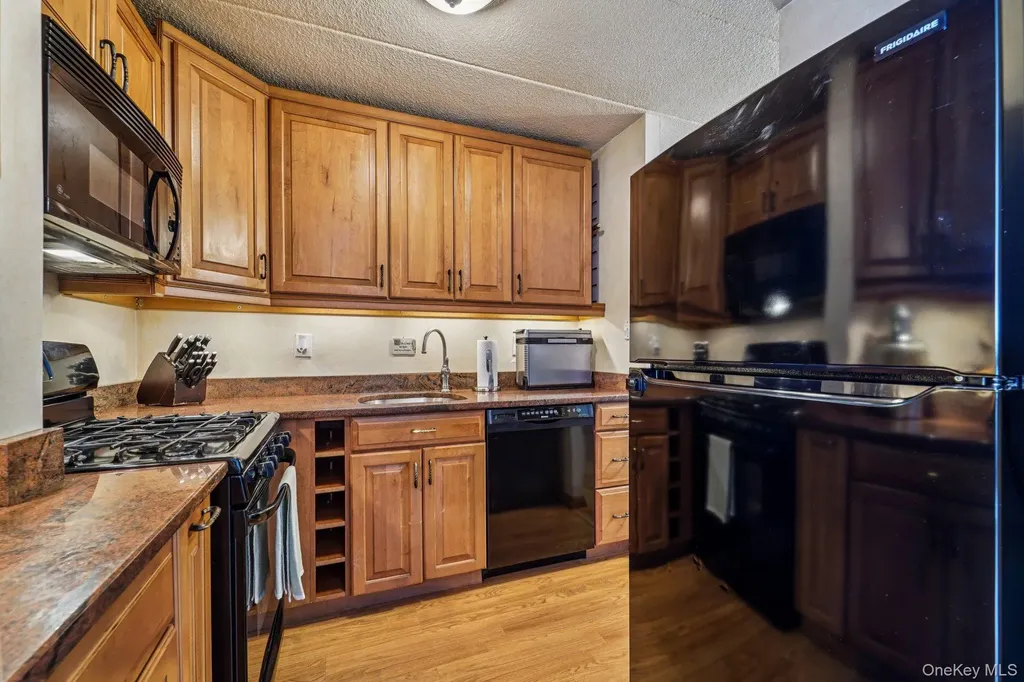 1085 Warburton Avenue Yonkers NY 10701