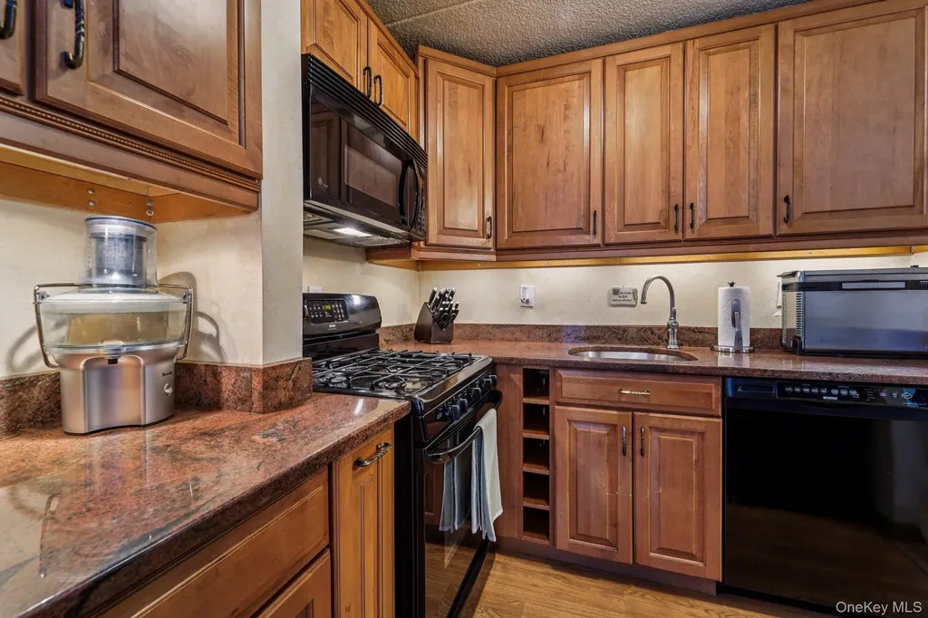 1085 Warburton Avenue Yonkers NY 10701
