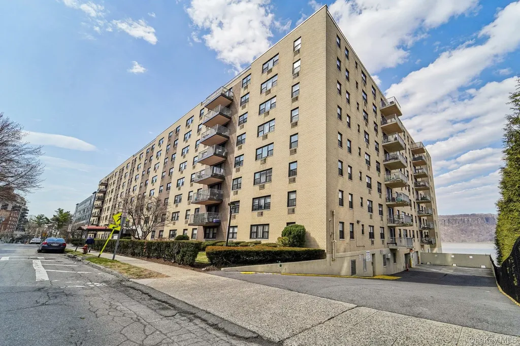 1085 Warburton Avenue Yonkers NY 10701