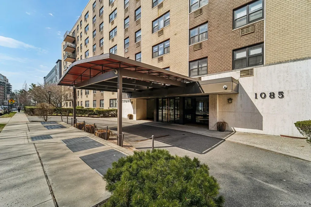 1085 Warburton Avenue Yonkers NY 10701