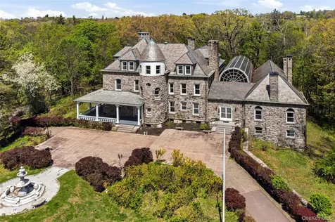139 Scarborough Road Briarcliff Manor NY 10510