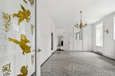 139 Scarborough Road Briarcliff Manor NY 10510