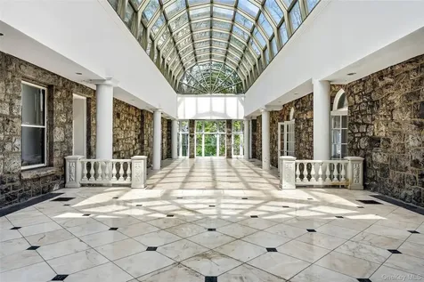 139 Scarborough Road Briarcliff Manor NY 10510