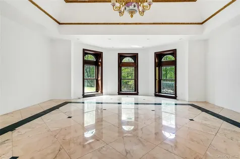 139 Scarborough Road Briarcliff Manor NY 10510