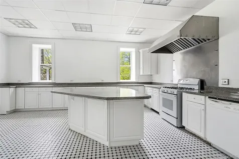 139 Scarborough Road Briarcliff Manor NY 10510