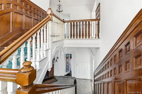 139 Scarborough Road Briarcliff Manor NY 10510