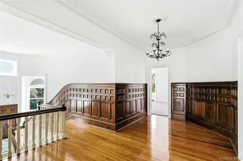 139 Scarborough Road Briarcliff Manor NY 10510