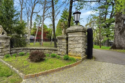 139 Scarborough Road Briarcliff Manor NY 10510