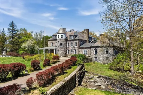 139 Scarborough Road Briarcliff Manor NY 10510