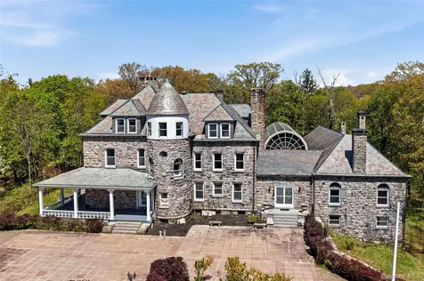 139 Scarborough Road Briarcliff Manor NY 10510
