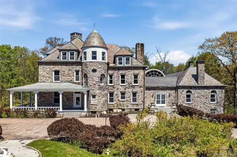 139 Scarborough Road Briarcliff Manor NY 10510