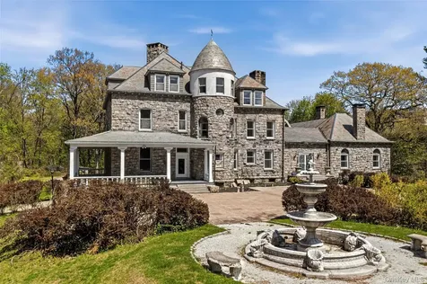 139 Scarborough Road Briarcliff Manor NY 10510