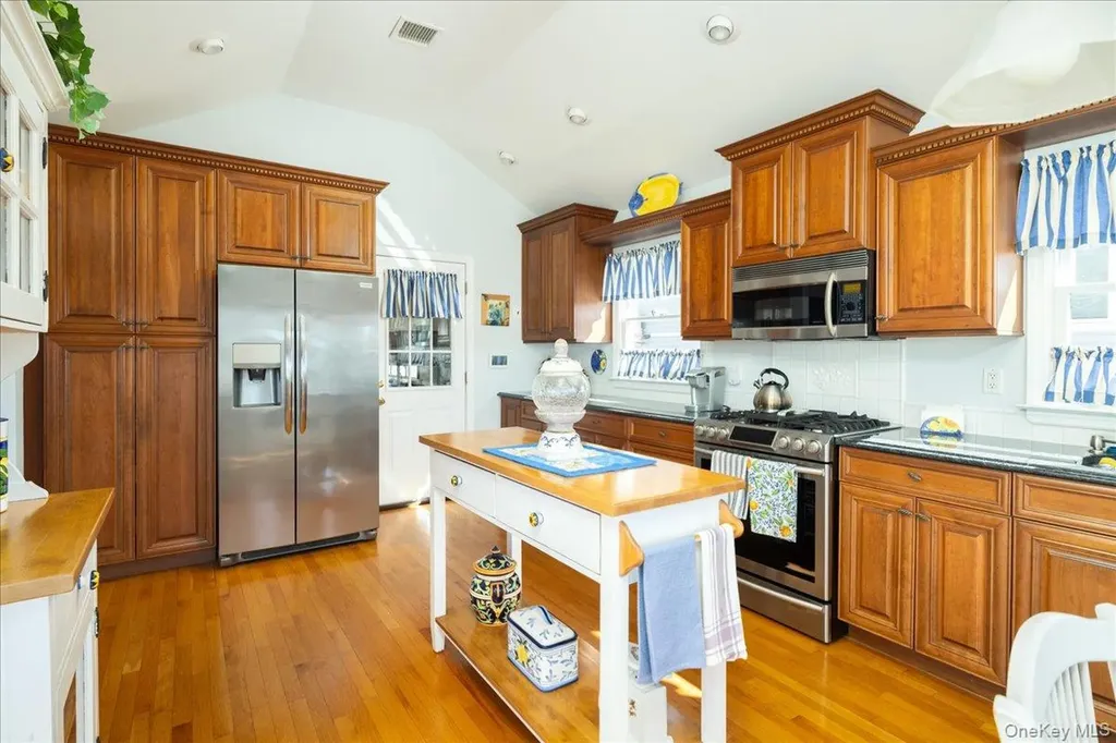 34 Jackson Place Massapequa NY 11758