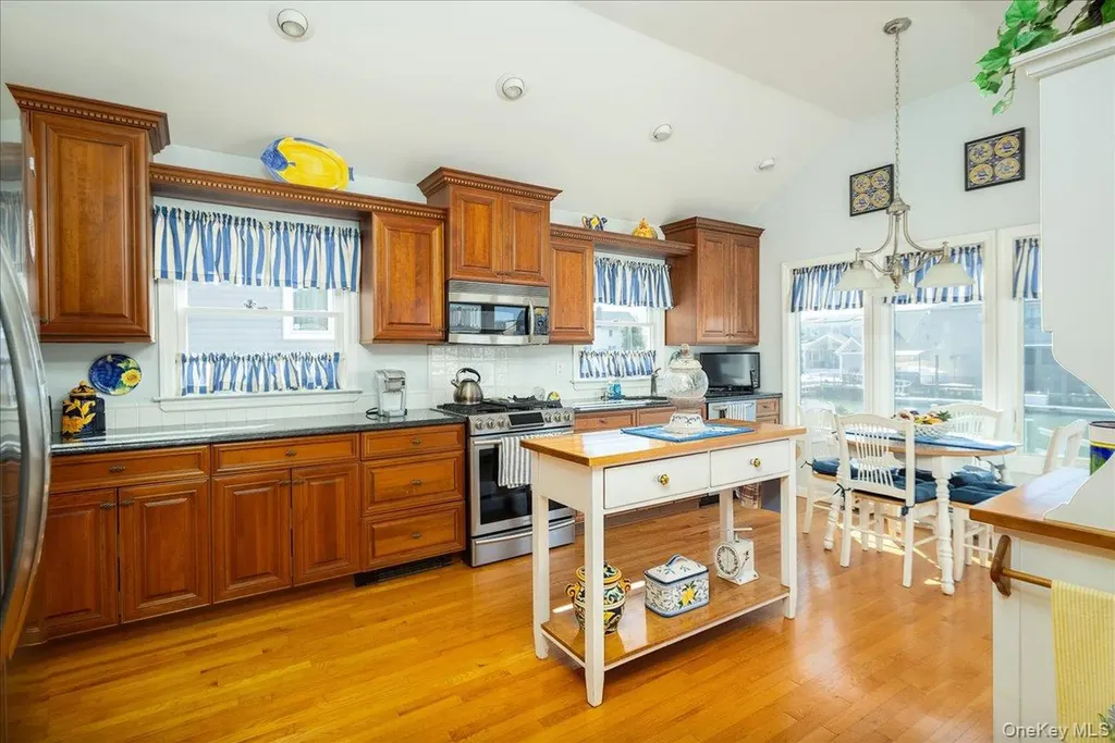 34 Jackson Place Massapequa NY 11758