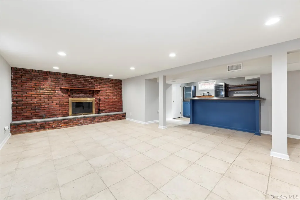 2615 Clearview Expressway Bayside NY 11360