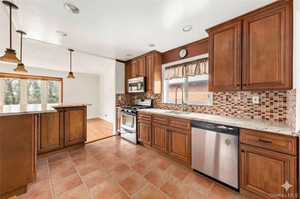 2615 Clearview Expressway Bayside NY 11360