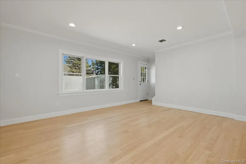 38 Bobolink Lane Levittown NY 11756