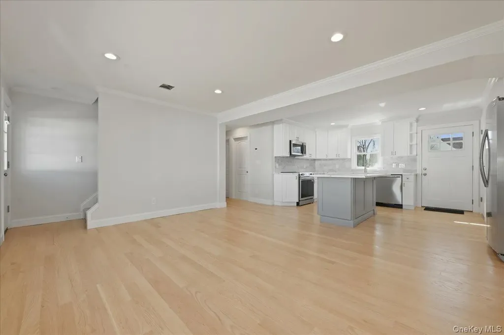 38 Bobolink Lane Levittown NY 11756