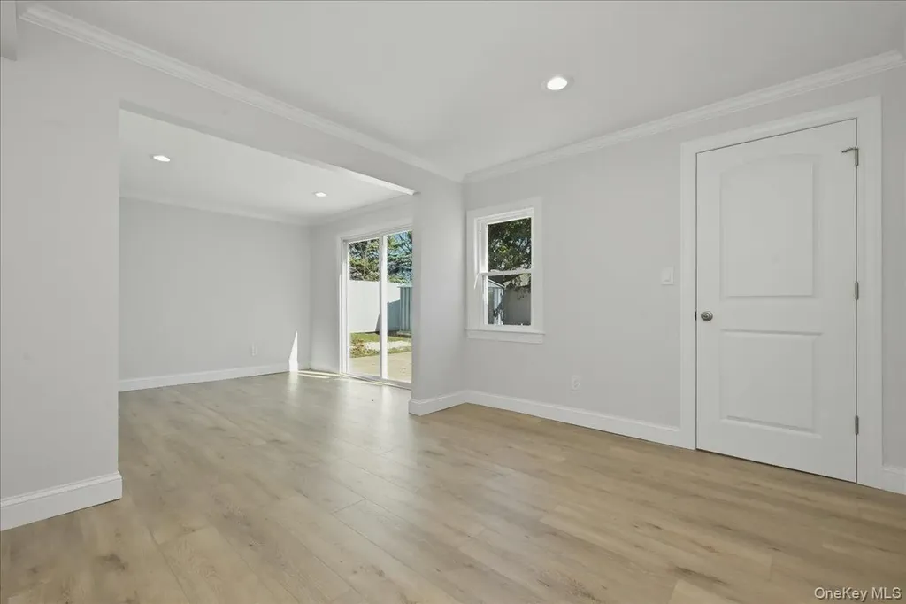 38 Bobolink Lane Levittown NY 11756