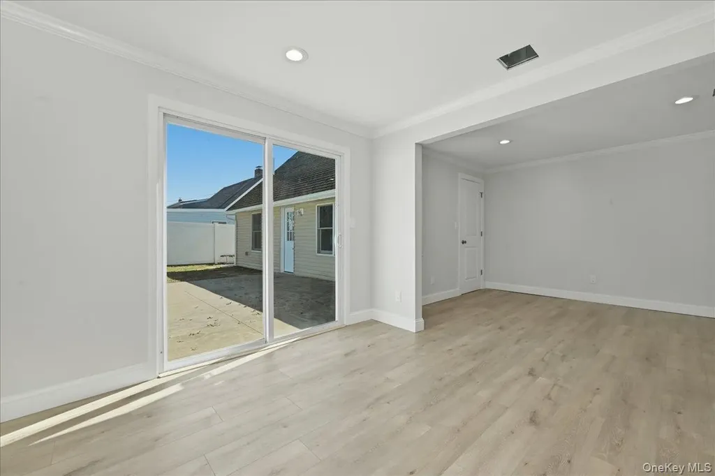 38 Bobolink Lane Levittown NY 11756
