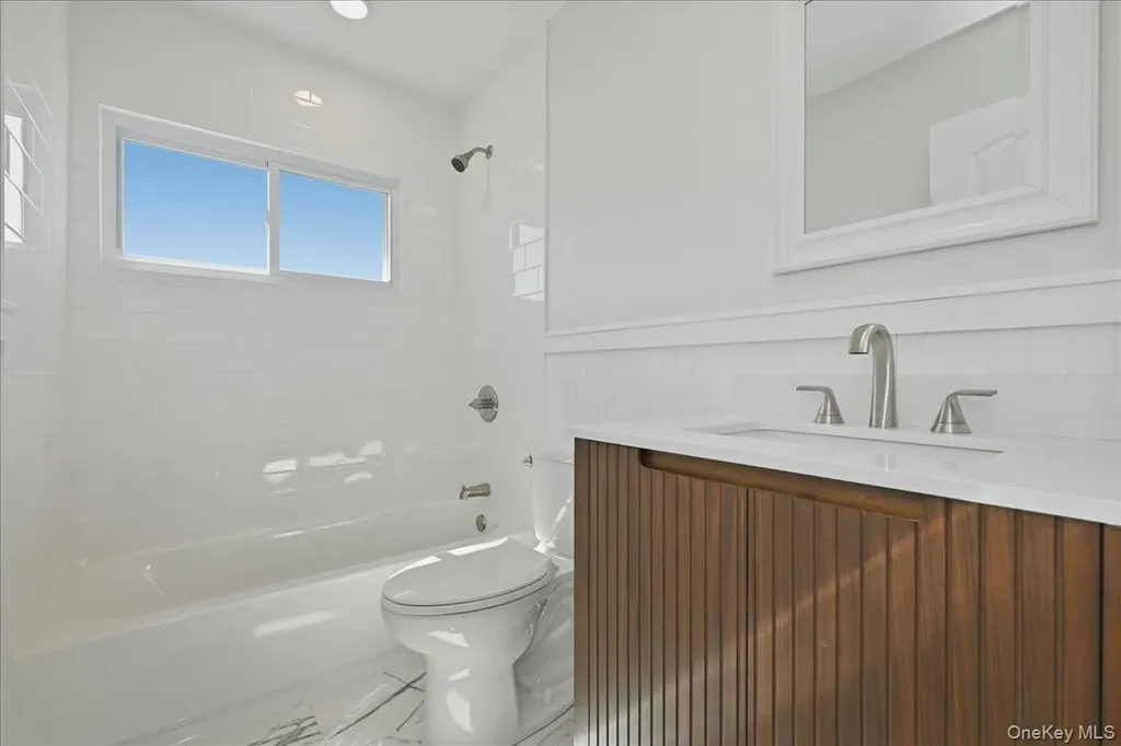 38 Bobolink Lane Levittown NY 11756