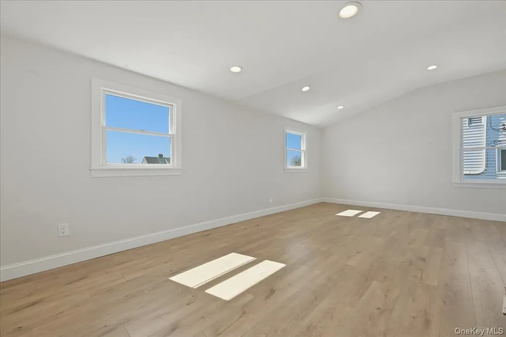 38 Bobolink Lane Levittown NY 11756