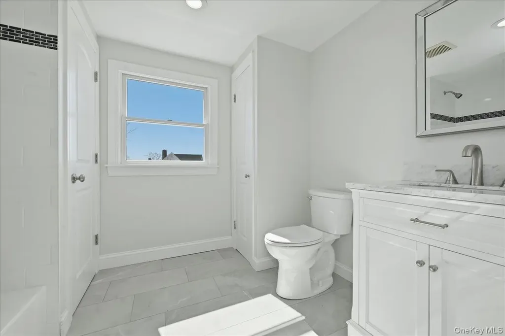 38 Bobolink Lane Levittown NY 11756