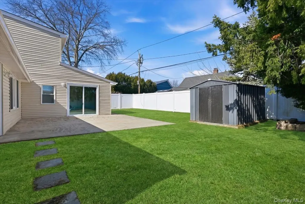 38 Bobolink Lane Levittown NY 11756
