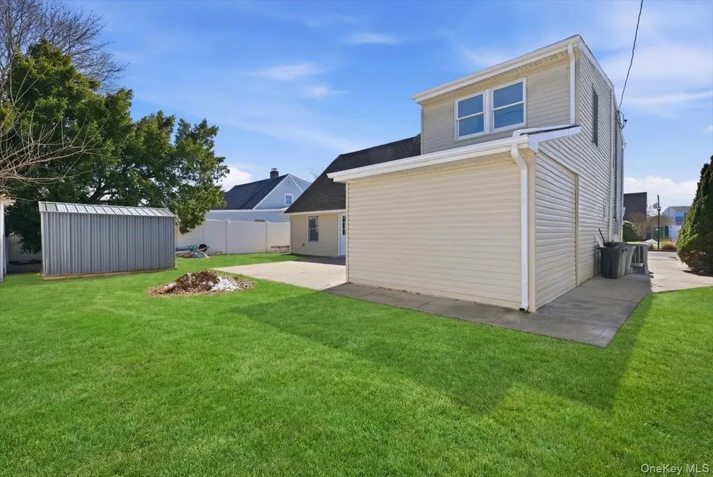 38 Bobolink Lane Levittown NY 11756