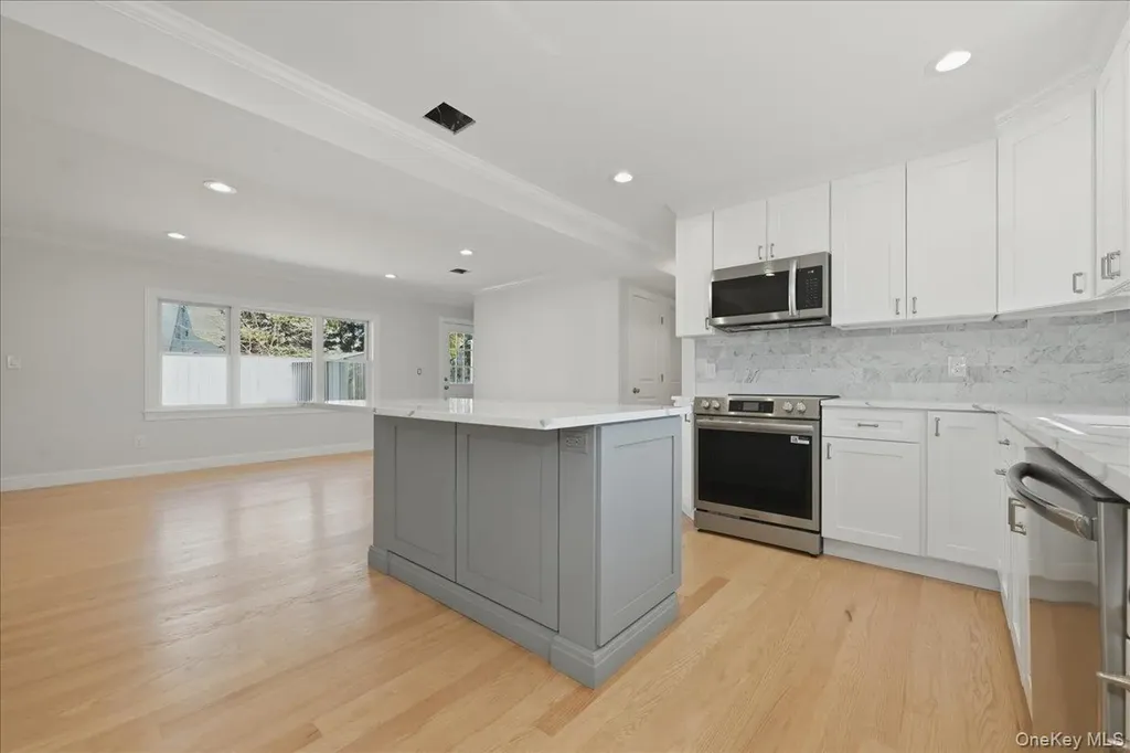 38 Bobolink Lane Levittown NY 11756